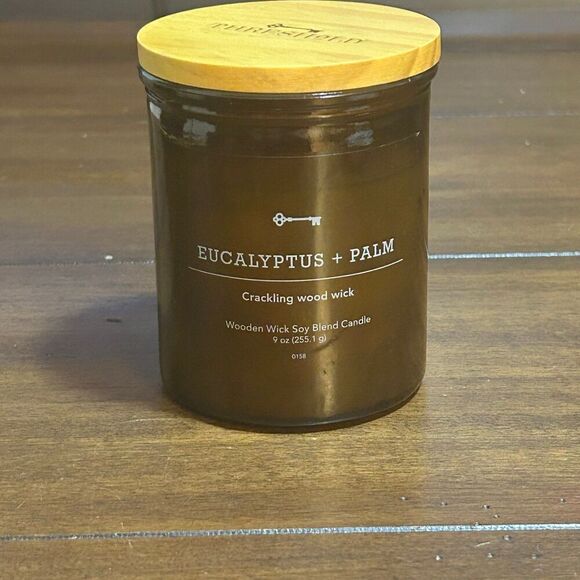 Threshold Eucalyptus and Palm Cracking Wood Wick Candle - Picture 1 of 5